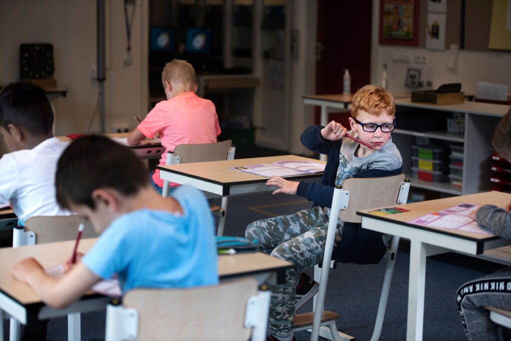 Foto van een kind in de klas